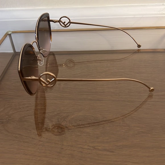 Fendi Sunglasses - Picture 6 of 6